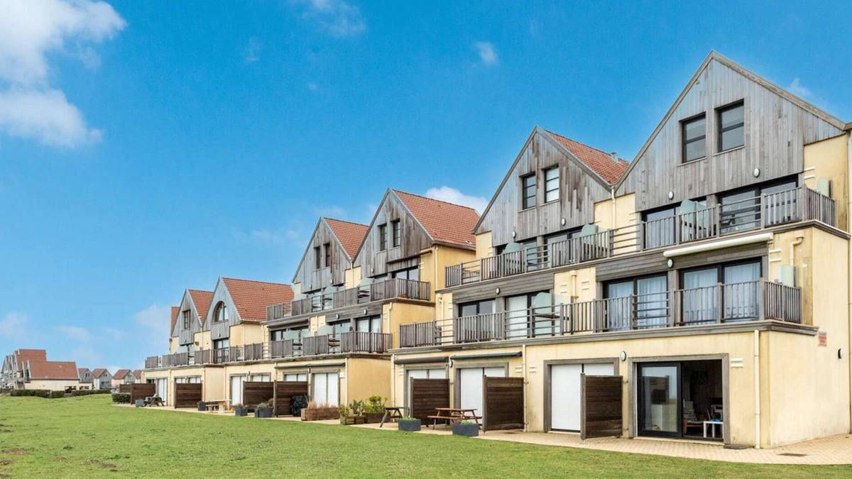Wimereux Apartment | Duplex in Wimereux with Balcony, Parking and Wi-Fi