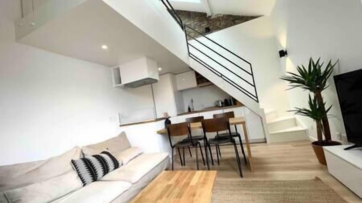 Les Puces de Saint-Ouen Apartment | Duplex Loft industriel, Puces de St Ouen, Quiet