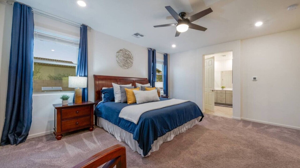 Casas Adobes House | Duplex-Style House/Split/3 BR 3 BA/Office