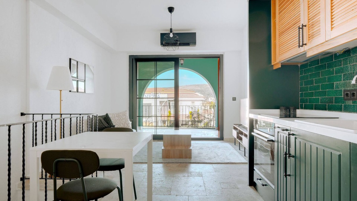 Alacati Apartment | Duplex Villa w Balcony 5 min to Beach in Alacati