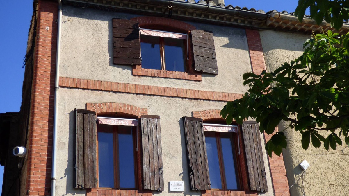 L'Isle-sur-la-Sorgue Apartment | Duplex with terrace in the historic center, overlooking the Sorgue