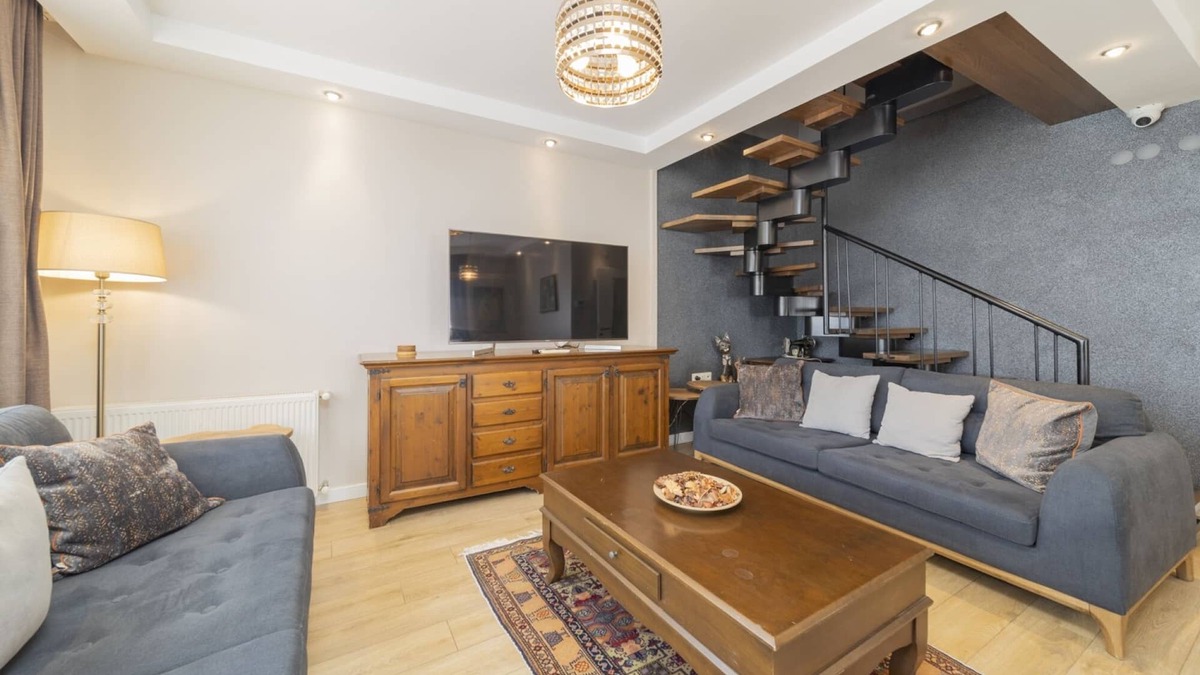 Liman Mahallesi Apartment | Duplex with Balcony 5 min to Konyaalti Beach