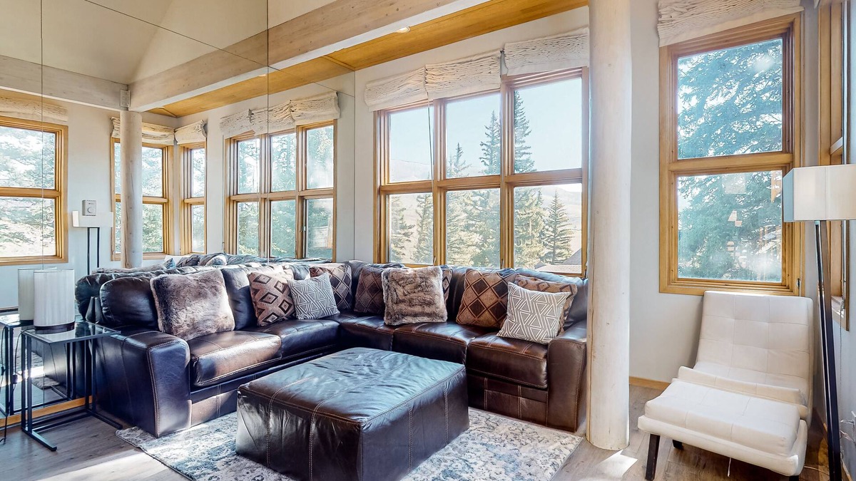 Keystone House | Duplex with deck, renovated kitchen, pool & hot tub - close to the river