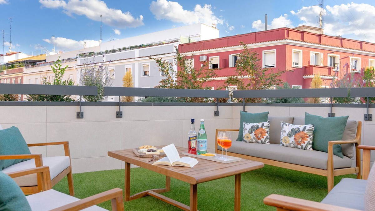 Ciudad Jardin Apartment | Duplex with gym, swimming pool and garage in Ciudad Jardín