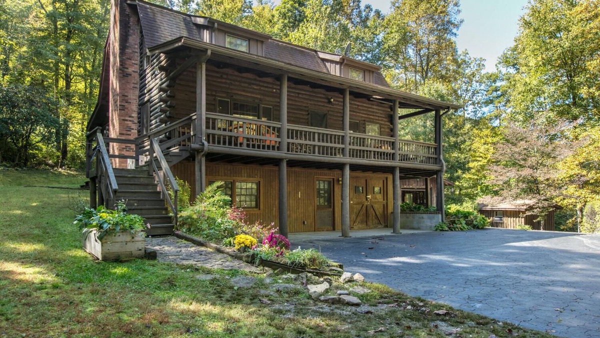Hendersonville House | Dupont Forest Trailside Cabin