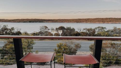 Lake Wangary House | Dusk Coffin Bay