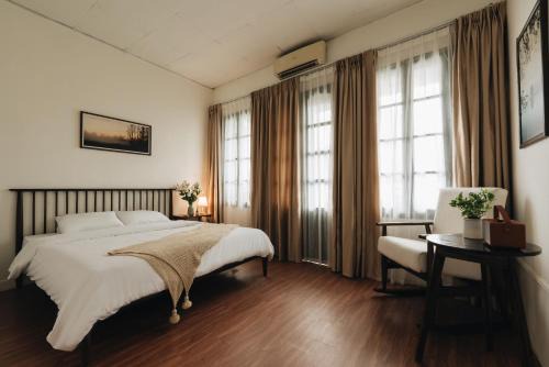 Old Quarter Apartment | Dusk House