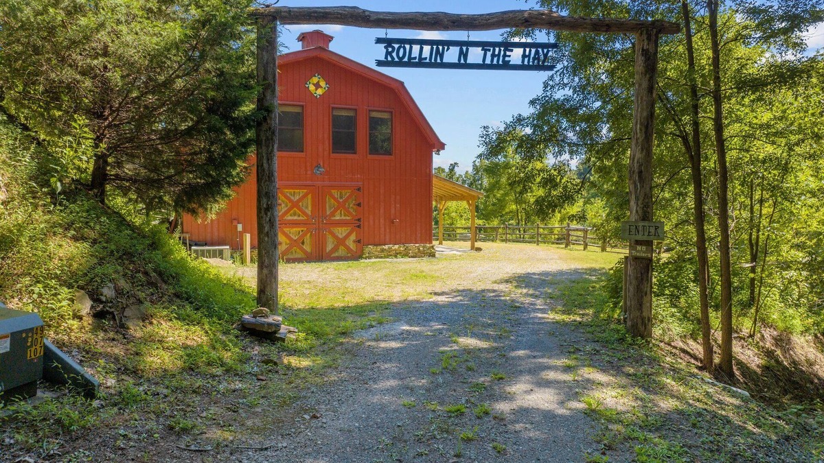 Ferguson Cabin | Dutch Barn Style cabin at Leatherwood Mountains with great views.