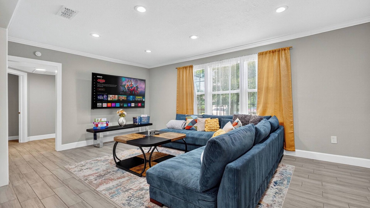 Jacksonville House | Duval Den/3BR & Backyard/15 Mins to Downtown JAX