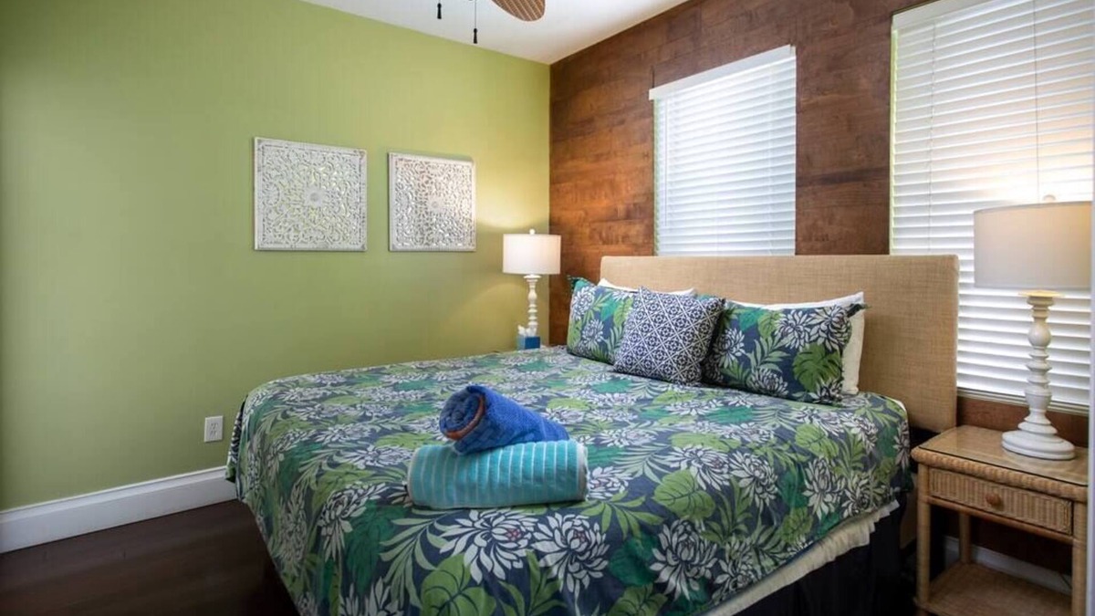 Downtown Apartment | Duval Street Suites full kitchen and heated pool