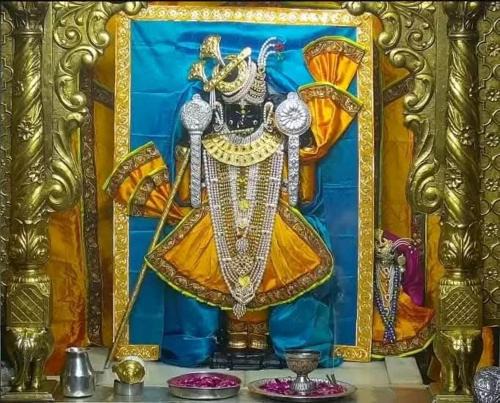 Dwarka House | DWARKA HOME STAY AC family only