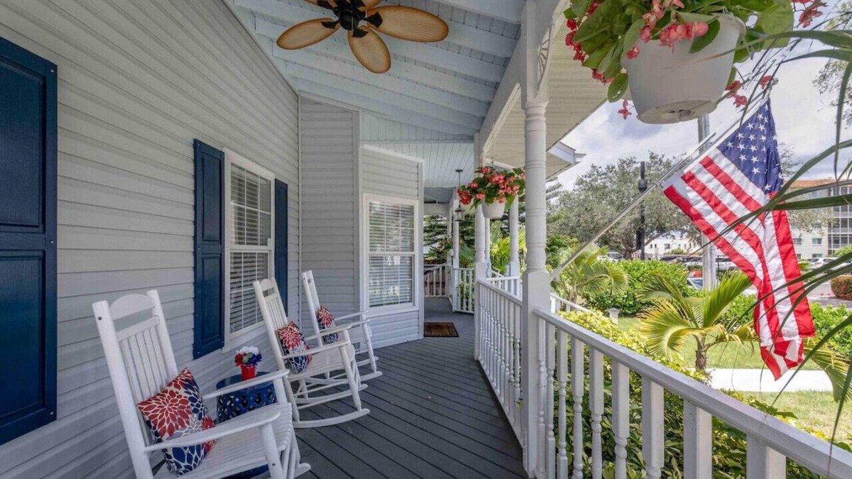 Bradenton House | Dwntn-DogFriendly-Museums-Beaches-Manatees-Rest's