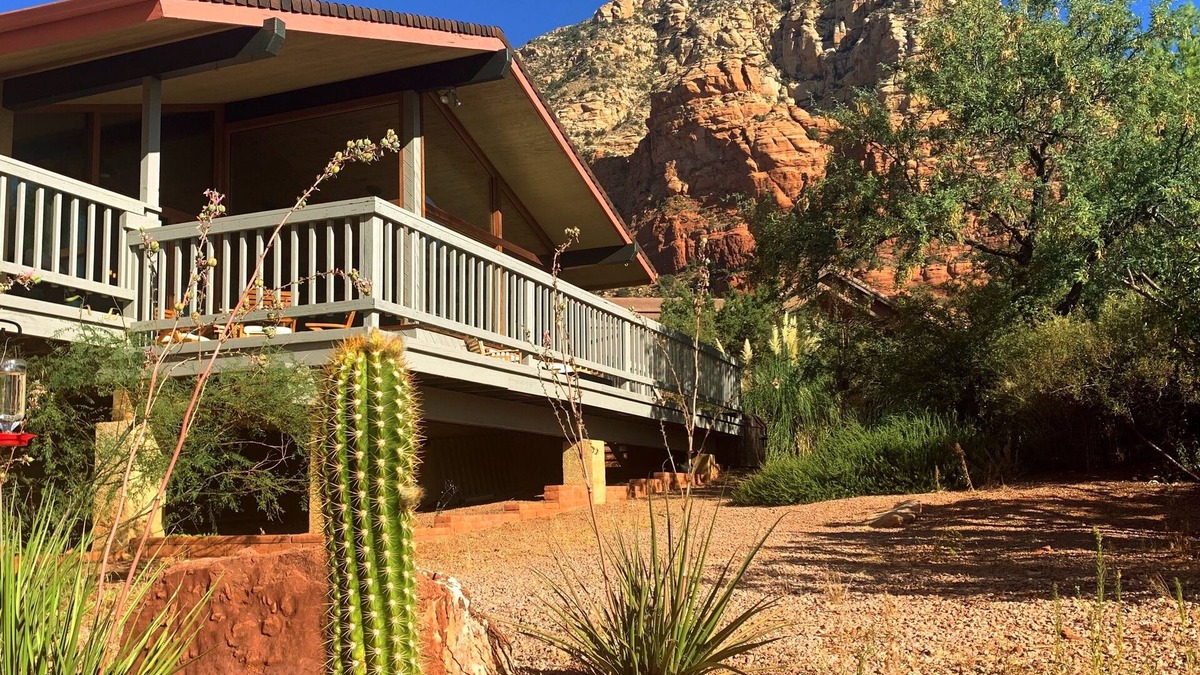 West Sedona House | Dynamite Red Rock Views w Spa & gas fire-table