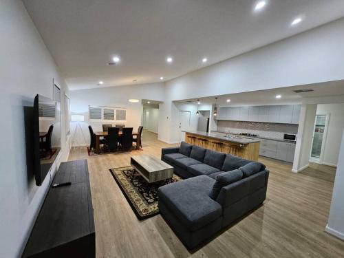 Tarneit House | E 4 Room Retreat Family Friendly