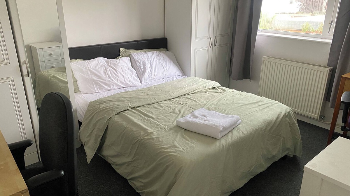 Hemel Hempstead Bed & Breakfast | E House