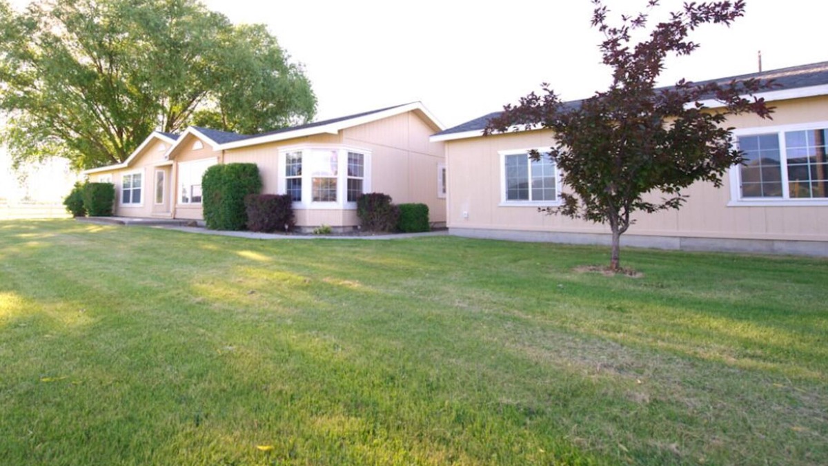 Gem County House | E-Town House, Peaceful Country Get-Away, Local Gem Close to Town, Pac-Man Arcade