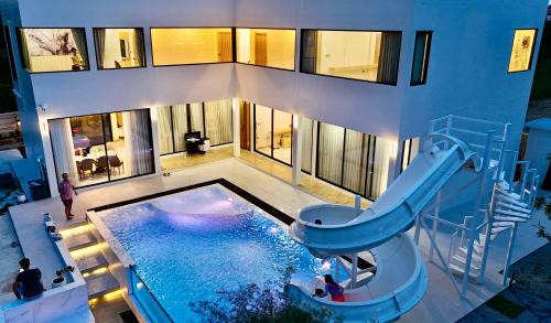 Ban Puek Villa | E YonG Bangsaen Pool Villa พูลวิลล่าบางแสน