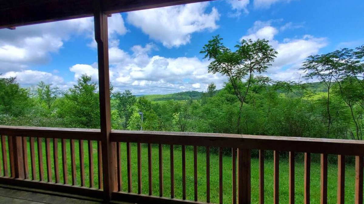 Ghent Condo | E102 · Winterplace Condo Ski in Ski out First Floor E102