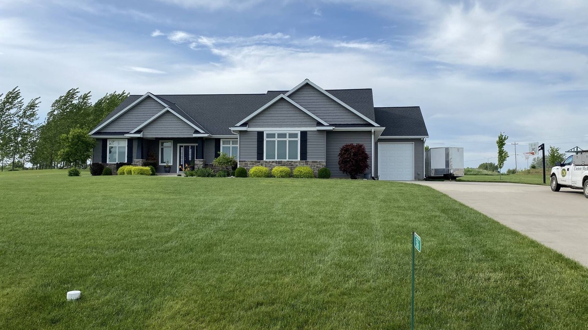 Butte Des Morts House | EAA 4 Bedroom House, Golf Simulator and Large Outdoor Patio.