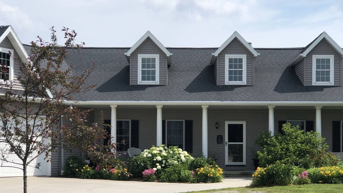 Butte Des Morts House | EAA Relaxing Country Home