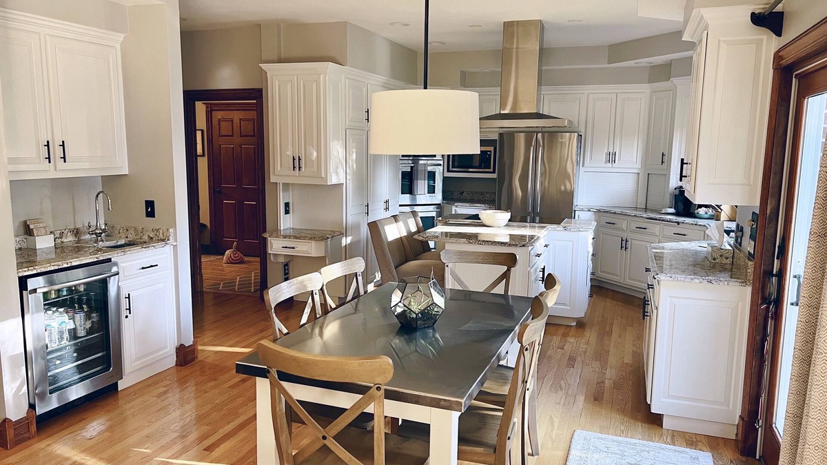 Oshkosh House | EAA Rental! Colonial Channel Home
