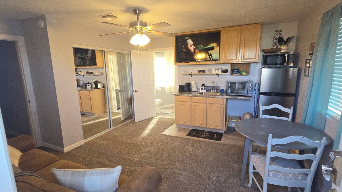 Springerville Apartment | Eagar Hot Tub Getaway. Sleeps 4. Starlink Internet.