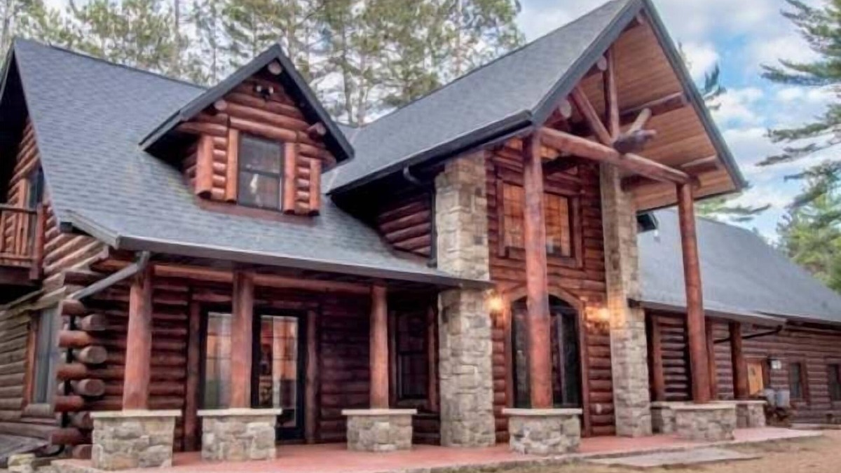 Hazelhurst House | Eagle Camp Lodge - Northwoods Log Home - On Willow Flowage