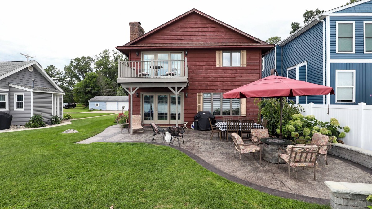 Kalamazoo House | Eagle Lake Kalamazoo, Mattawan - Lake Livin'