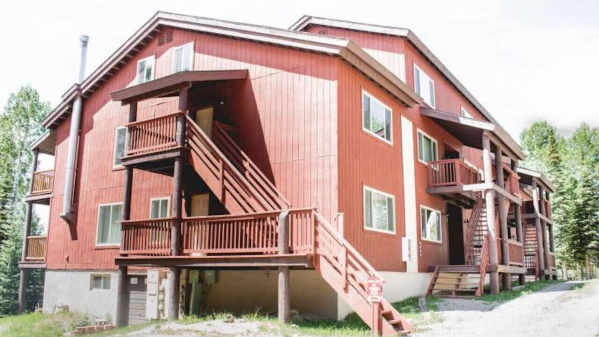 Beaver House | Eagle Point Ski Resort Snowflake 17