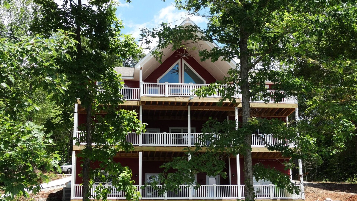 Speedwell House | Eagle's Cove - NEW 9 Br, 11 Ba w 2 Level Dock & Gentle Slope Lot w NO STAIRS