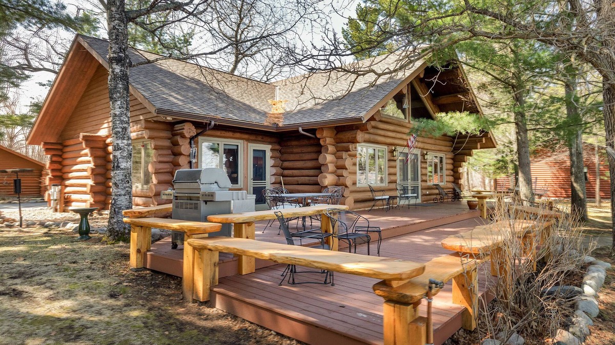 Longville House | Eagle's Landing- Beach Front Log Home - RARE FIND on Beautiful Woman Lake!