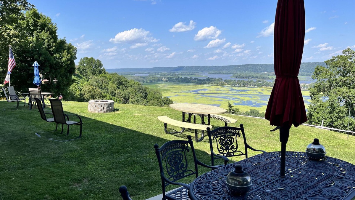 Guttenberg Hotel | Eagle View Motel & Retreat