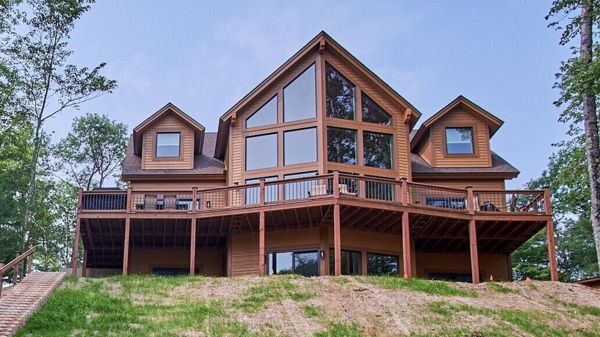 St Germain House | Eagles Bluff 6 Br Lakefront Cabin on 20 acres