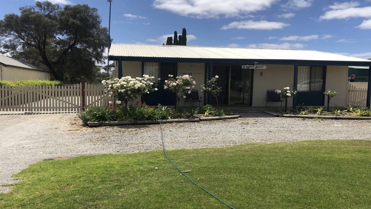 Lake Wangary House | Eagles Nest - A great pet friendly option for a couple or family holiday