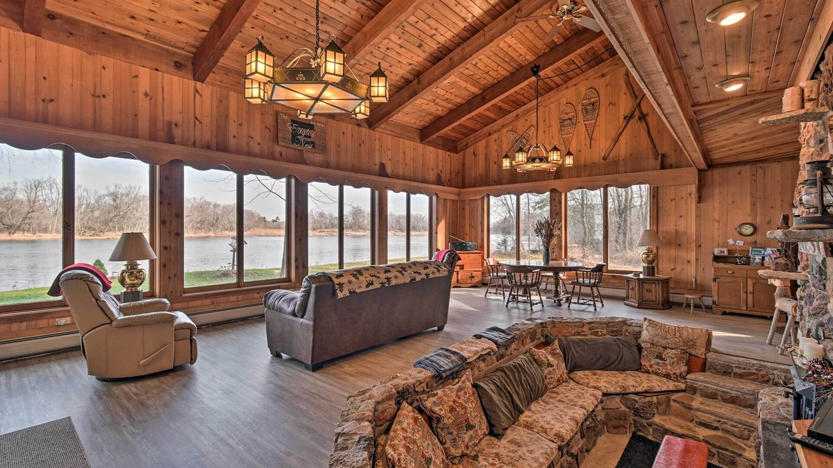 Baraboo Cottage | Eagles Nest - Baraboo Cabin on Wisconsin River!