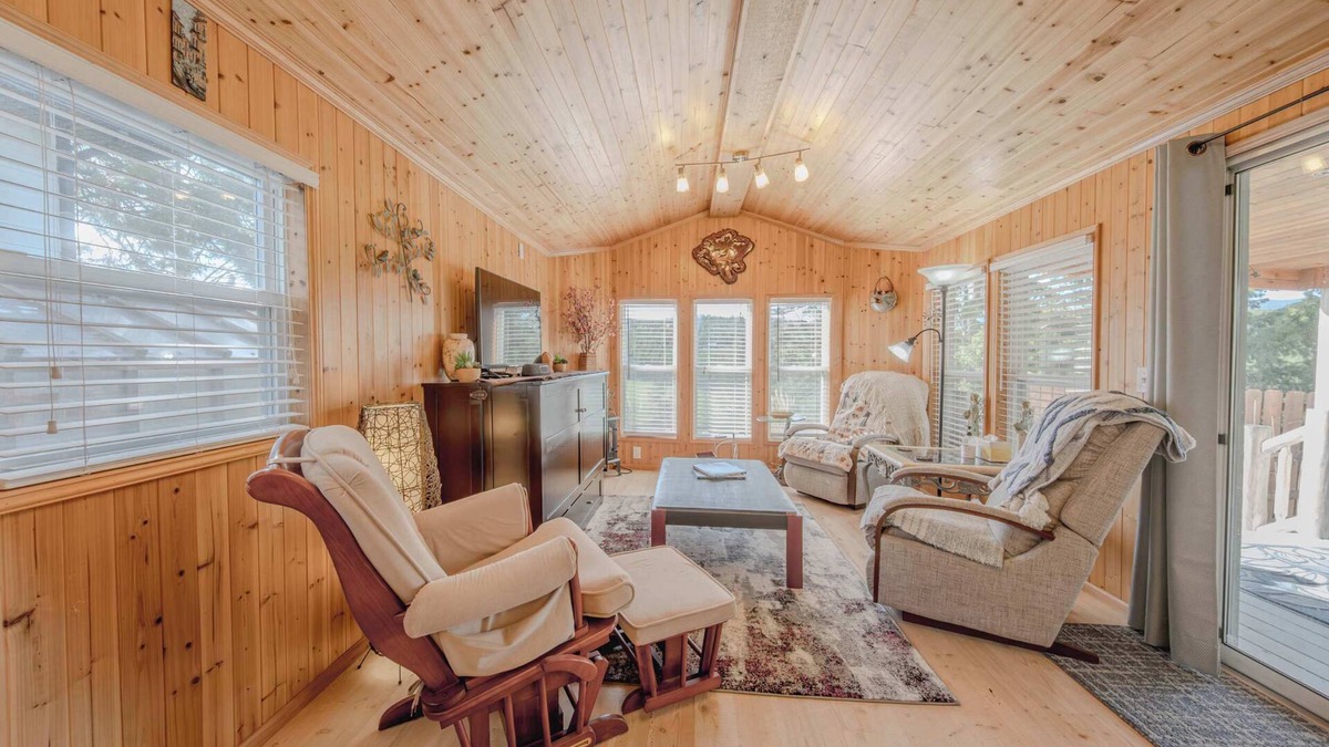 Rexford Cabin | Eagles Nest Cabin – Cozy Mountain Retreat for 4
