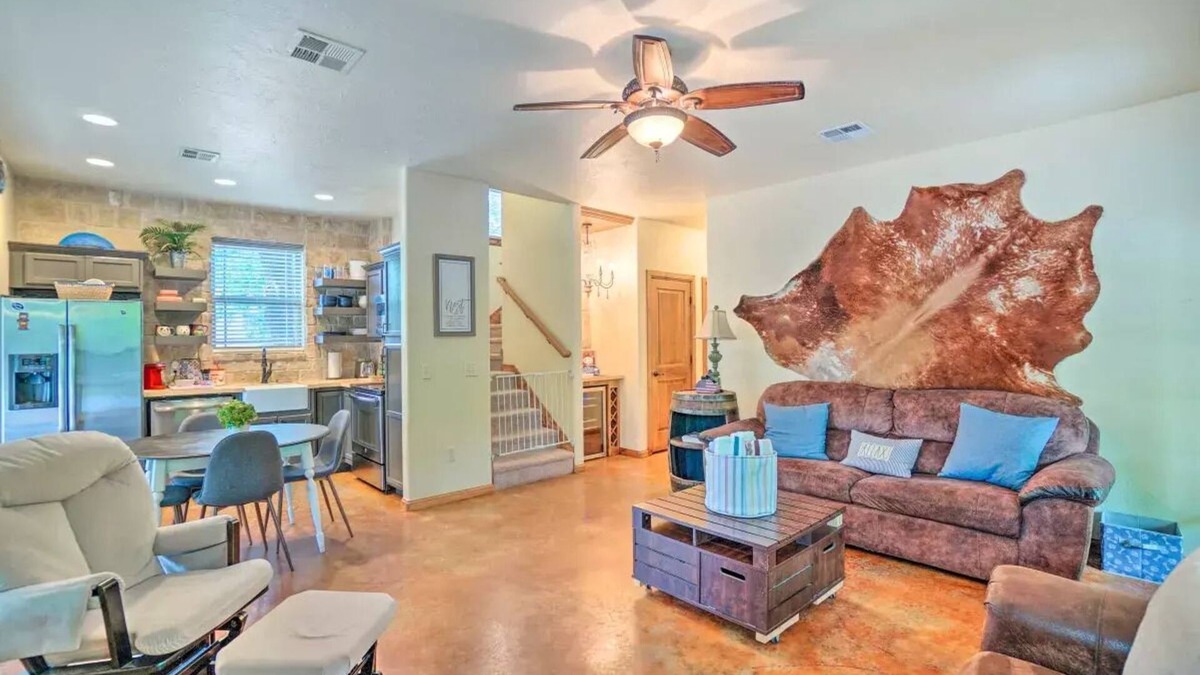 Medicine Park Cabin | EAGLES NEST - CABIN W/HOT TUB