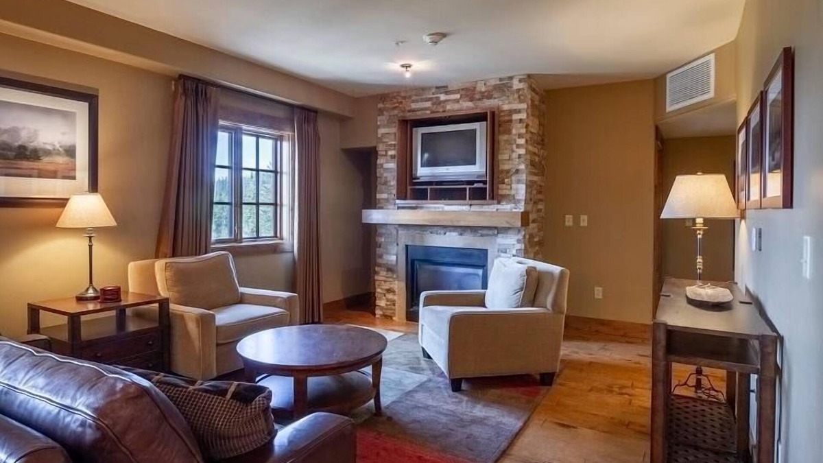 Tamarack Condo | Eagles Nest Lodge 2 Bedroom Condo - Delightful 2 BR Condo with Fireplace and Patio