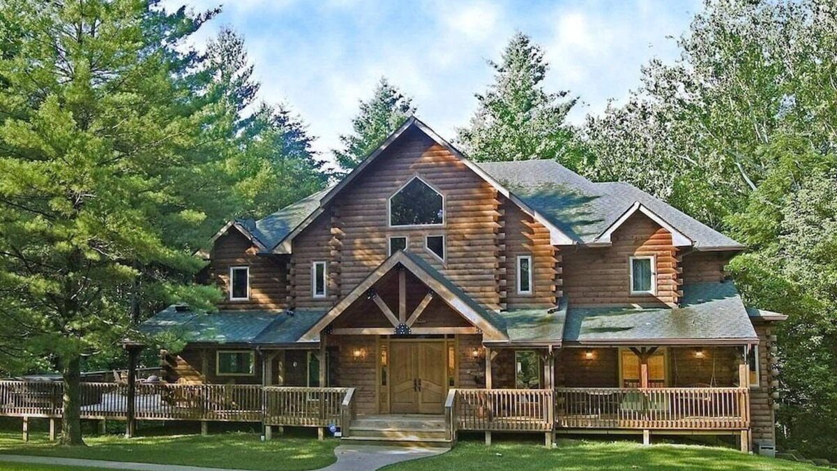 Helmsburg Cabin | Eagles Nest Lodge - Ultimate Vacation Destination!