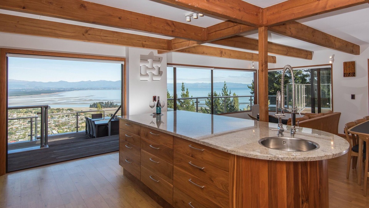 Britannia Heights House | Eagles Nest Nelson - Nelson Holiday House