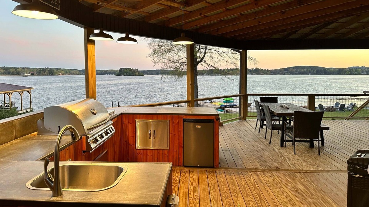 Shelby House | Eagles Nest on Lay Lake: Firepit & Stunning Views