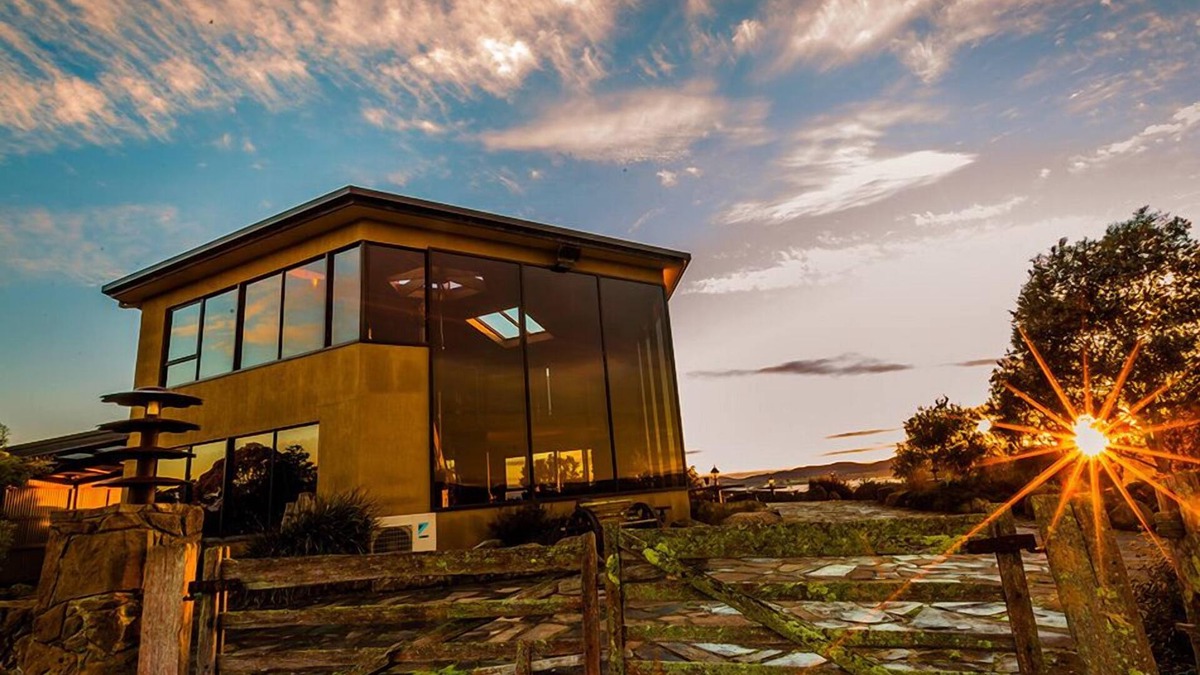 West Kentish Villa | Eagles Nest Retreat - Nest 1