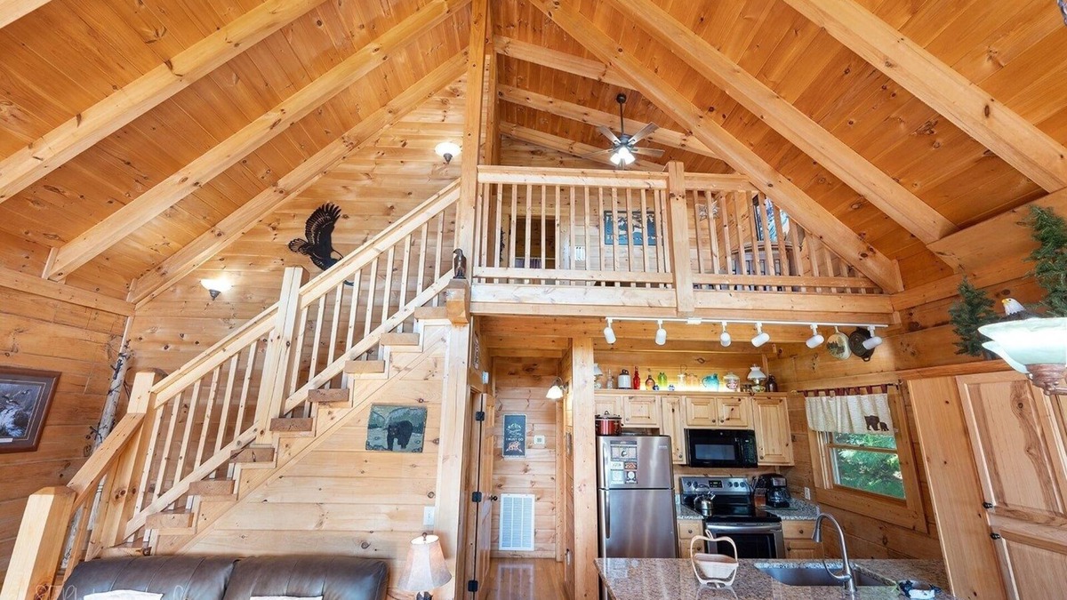 Gatlinburg - Pigeon Forge Cabin | Eagles Point 3 Bedrooms 3 Bathrooms Cabin