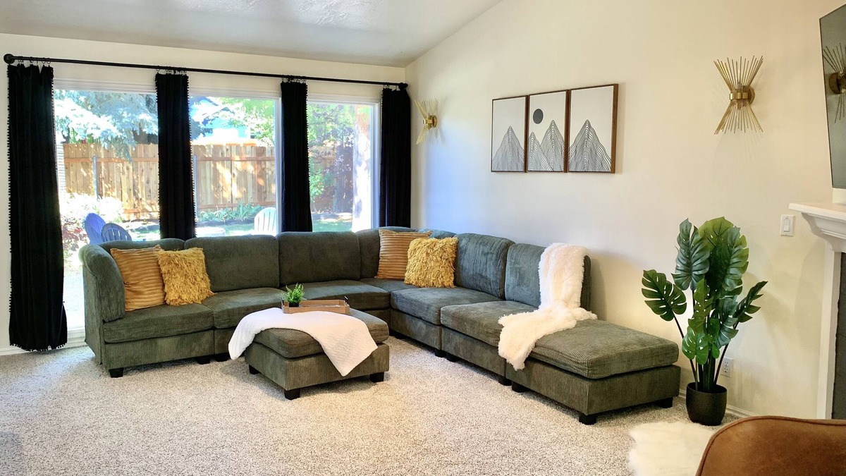 Eagle House | Eagle’s Treasure ~ Games, Comfort, & Great Location for the perfect stay!
