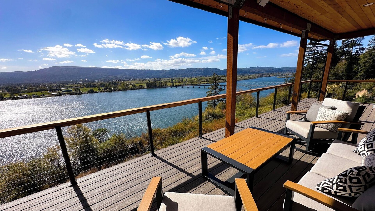 Cathlamet House | Eagles View Waterfront Luxury Retreat W/Outdoor Tub. On Columbia River Cathlamet