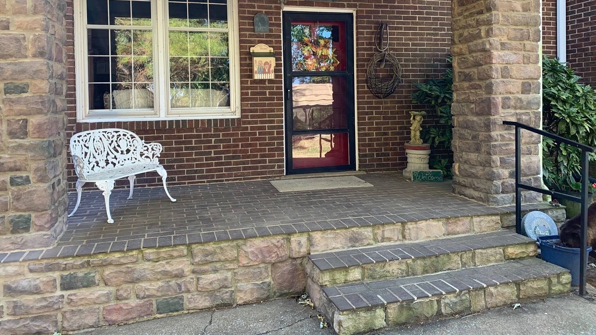 Franklin Other | Early 1800 farmhouse sitting in the middle of beautiful farmland.