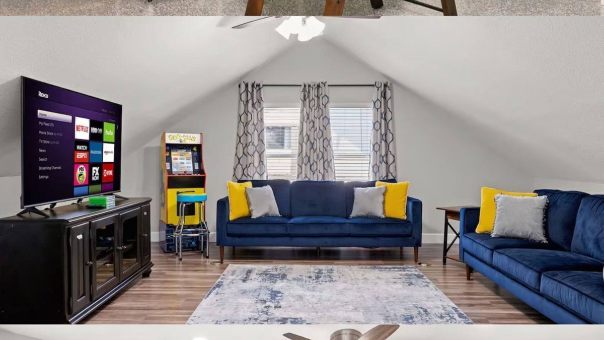 San Antonio House | Early Bird Discounts in Oct - Book Now!
