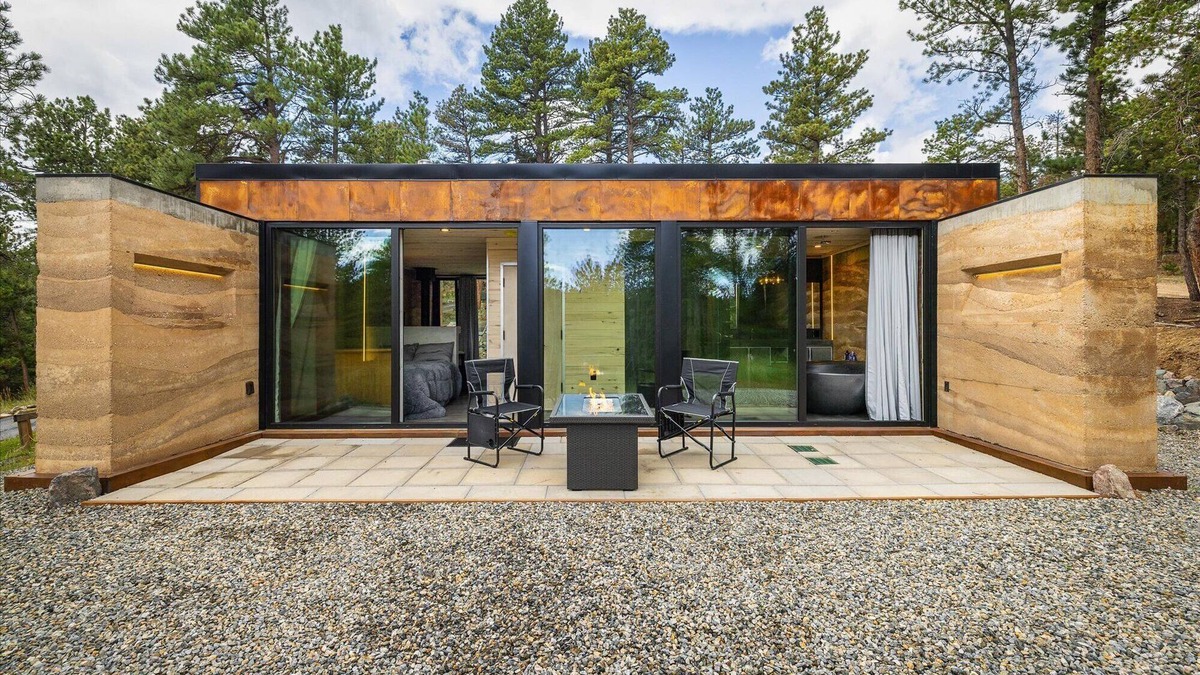 Nederland House | Earth-Built Cabin with Pine Shadows and a Tub That Waits