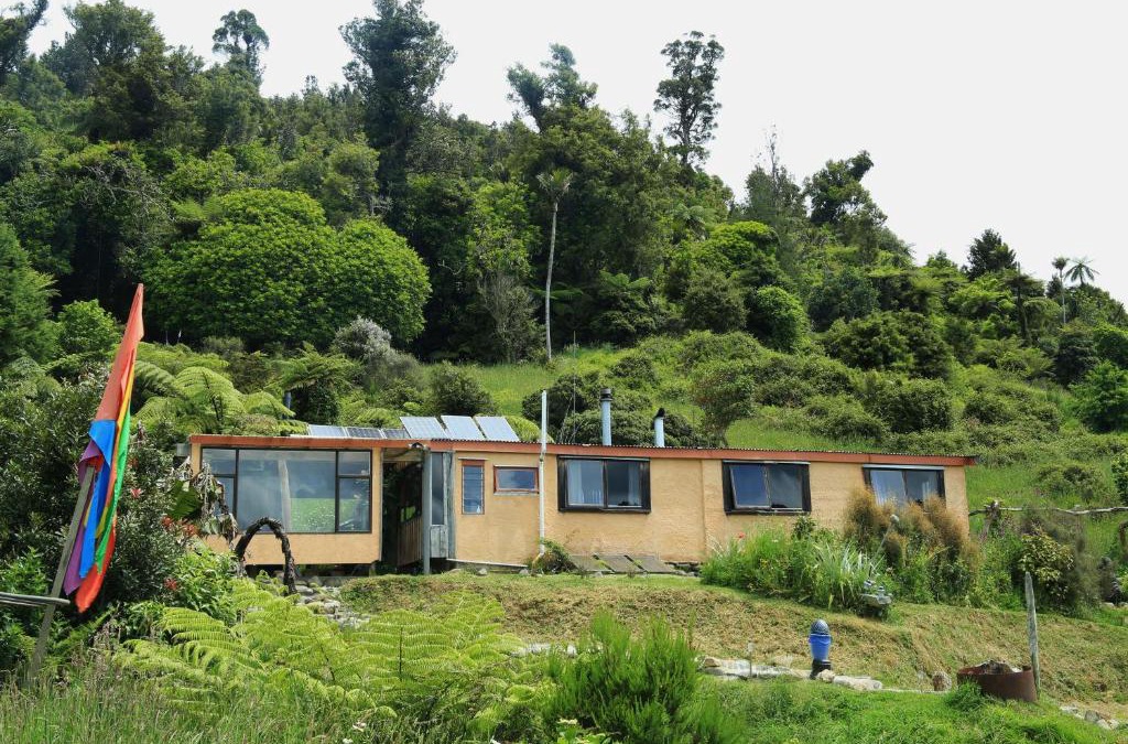 Komata House | Earthbridge