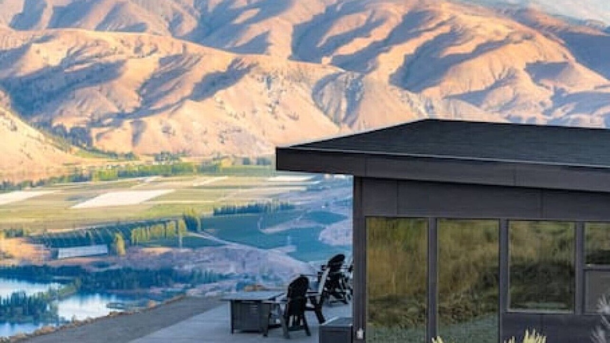 Orondo House | Earthlight 2 - On Top of The World